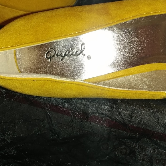 Mustard colored heels - Picture 2 of 7